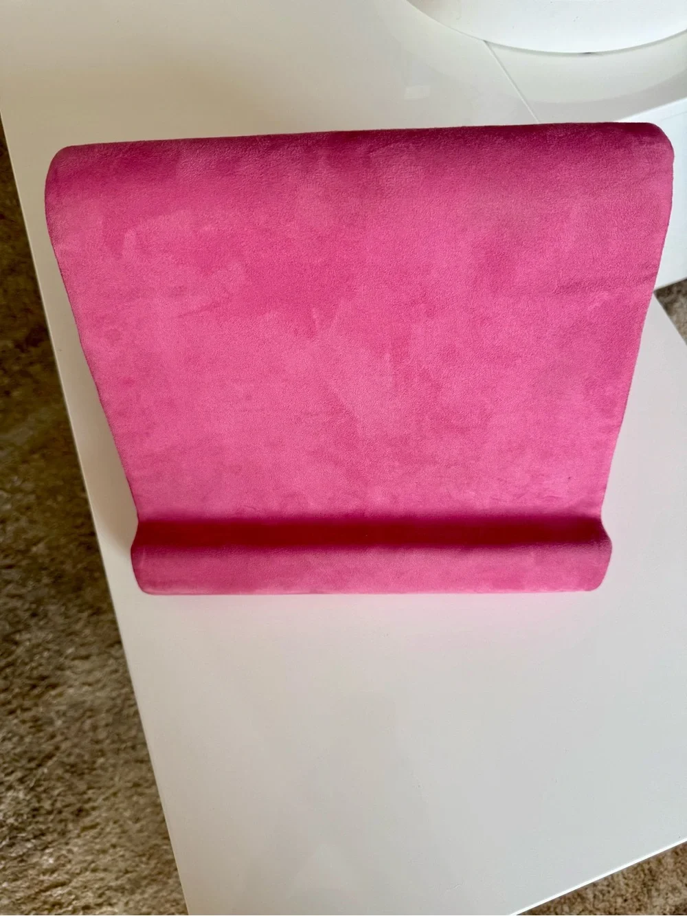 FLIPPY Pink Stand pillow for iPad iPhone. 3 ways to use; Excellent condition. - Picture 4 of 9